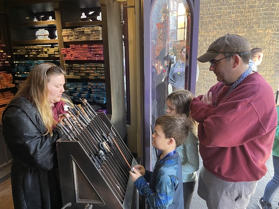 Picking out wands5
